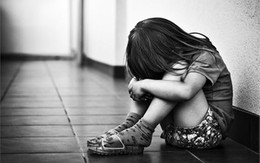 TPHCM: Bắt gã đàn ông U60 cho tiền rồi dâm ô bé gái 10 tuổi thi hành án sau gần 1 năm được tại ngoại