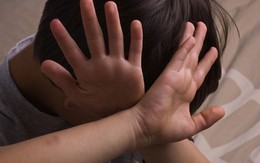 Tóm gọn hai "yêu râu xanh" ngoại quốc dâm ô hàng loạt bé trai