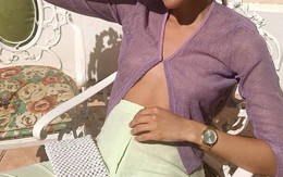 Kiểu áo cài hờ này được dự đoán là hot chẳng kém áo quây hay áo trễ vai trong hè 2018