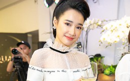 Nhã Phương xuất hiện xinh đẹp sau ồn ào, cảm ơn khán giả đã luôn yêu thương mình