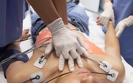 Người đàn ông nhập viện sau khi thức khuya xem 3 trận bóng đá