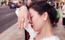 Lệ Quyên giơ tay khoe nhẫn, Hà Hồ gây chú ý với chia sẻ lạ: “Chụp ảnh phải giơ tai, tay, cổ này kia á... có bằng ai đâu mà khoe làm gì”