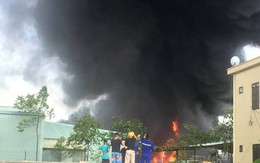 Quảng Ninh: Đang cháy lớn tại công ty nhựa thông