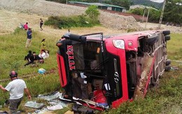 Nghệ An: Xe khách lao xuống ruộng khiến 2 người chết, nhiều người bị thương
