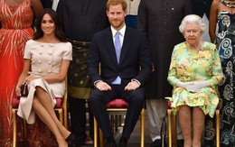 Meghan gây tranh cãi khi ngồi vắt chéo chân "không đúng chuẩn hoàng gia" cạnh Nữ hoàng Anh trong sự kiện mới nhất