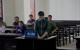 Bán trâu đền bù cho gia đình nạn nhân, người mẹ bật khóc khi con trai 16 tuổi vẫn lĩnh án