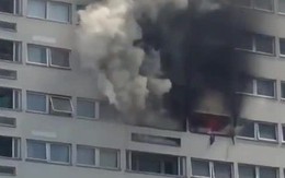Cháy chung cư 21 tầng, người dân hoảng loạn tìm lối thoát