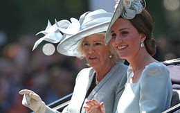 Meghan xinh như công chúa, Kate ngồi xe ngựa cùng mẹ kế trong sinh nhật Nữ hoàng