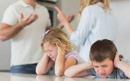 Ký ức ám ảnh của bé gái 8 tuổi chứng kiến bố hành hung mẹ