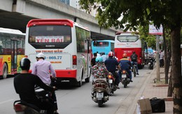 Hà Nội: Xe khách chạy sai tuyến, đón trả tràn lan