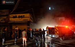 Hà Nội: Cháy khu tập thể A11 Nguyễn Quý Đức lúc nửa đêm, bà bầu và trẻ em được giải cứu an toàn