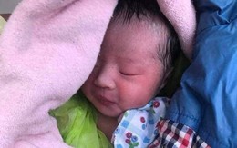 Bé sơ sinh còn nguyên dây rốn bị bỏ rơi trong nghĩa trang