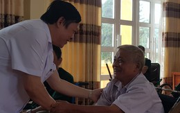 Thứ trưởng Bộ Y tế Nguyễn Viết Tiến thăm thương, bệnh binh ở Phú Thọ
