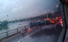 Hà Nội: Xe tải gặp sự cố, đường vành đai 3 trên cao tắc nghẽn kéo dài