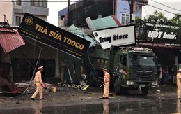 Ôtô tông sập nhiều nhà dân, 2 mẹ con tử vong tại chỗ