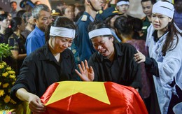 Vợ phi công Su-22: 'Bố con là siêu anh hùng'