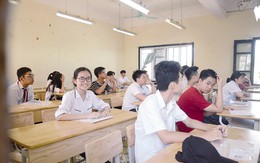 Tuyển sinh vào lớp 10 tại Hà Nội: Điểm chuẩn giảm mạnh, phụ huynh vẫn “ngóng” hạ