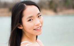 Nghe người đàn ông hỏi vài câu kiểm tra, cô gái 18 tuổi đã phải thốt lên: "Bố chính là bố của con"