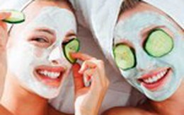 Công thức dưa leo ướp đá giúp "Nữ hoàng gợi cảm" Châu Á U40 da mịn như em bé