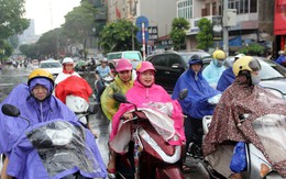 Hà Nội 'hả hê' đón mưa giải nhiệt sau đợt nóng nghẹt thở