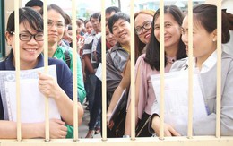 Ngủ trước cổng trường 'tranh' suất lớp 1 bán trú cho con