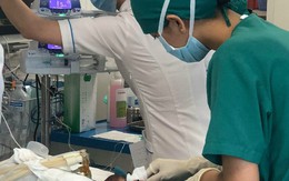 Bé sơ sinh nặng 600 gram được mổ tim tại Bệnh viện Nhi đồng