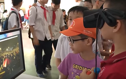 Học sinh Hà Nội khám phá văn hóa dân tộc qua kính thực tế ảo
