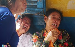 Người nhà gào khóc khi kẻ giết gia đình ông chủ xuất hiện ở tòa