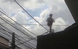 Thanh niên nghi ngáo đá đi trên dây điện rồi la lớn 'sợ bị giang hồ chém'