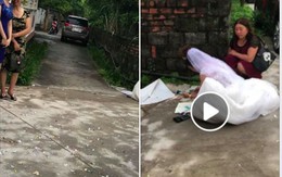 Mặc kệ quan viên hai họ ăn cỗ, cô dâu vẫn miệt mài ngồi ngoài đường bấm máy tính 'cộng sổ'