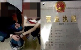 Chồng chết lặng khi phát hiện vợ 30 tuổi hóa ra là "bác gái" 50 tuổi sau hai năm kết hôn