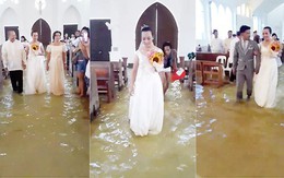 Cô dâu vén váy lội nước làm lễ cưới trong nhà thờ ngập lụt