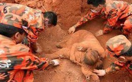 "Nếu con có thể còn sống, con phải nhớ rằng mẹ rất yêu con!"