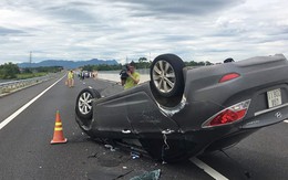 Ôtô chở thai phụ lật ngửa trên cao tốc Đà Nẵng - Quảng Ngãi