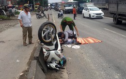 Thanh niên ngã quỵ chứng kiến người yêu chết dưới gầm xe tải