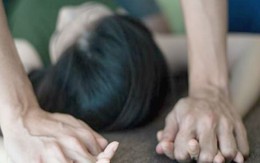 Giáo viên sốc nặng khi nữ sinh tiết lộ bị cha đẻ cưỡng bức suốt 5 năm: "Ông ta đã làm điều không nên làm đối với em"