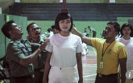 Cô gái Indonesia kể lại chuyện khám trinh tiết hai lần khi nhập ngũ