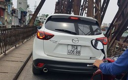 Xế hộp Madaz CX5 bị 'tuýt còi' sau khi băng qua cầu Long Biên
