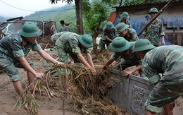 Tìm thấy thi thể hai bố con bị lũ cuốn trên đường đi làm về