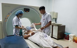 Vụ tàu tông xe 7 chỗ làm 2 người tử vong: Nạn nhân tiên lượng rất nặng