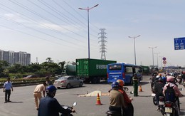 Người phụ nữ bị bánh xe buýt cán tử vong trên Xa Lộ Hà Nội