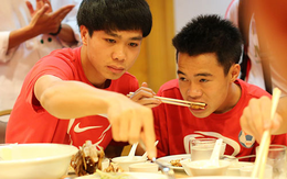 Các cầu thủ U23 ăn gì để nhanh chóng hồi phục sau chấn thương