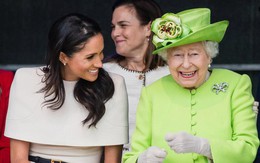 Nữ hoàng Anh chính thức bị "gọi tên", vướng vào mối quan hệ lùm xùm giữa Meghan với cha đẻ và đây là phản ứng của bà