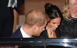 Bất chấp phiền toái từ anh trai, công nương Meghan Markle khoe đùi thon, tươi cười bên chồng