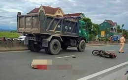 Tông vào đuôi xe tải đi lùi ra quốc lộ, một người tử vong