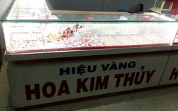 Nam thanh niên táo tợn dùng búa cướp tiệm vàng