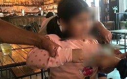 Người mẹ đau đớn làm đơn tố cáo gã hàng xóm hiếp dâm con gái 5 tuổi: 'Lúc hỏi, con bé khờ khạo nói bị ông ấy làm đau'