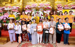 Tập đoàn TLM “trao tặng yêu thương” cho 800 người khiếm thị