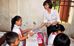 Điện lực Hà Nội tặng 50.000 vở mới cho học sinh khó khăn