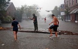 Mỹ tả tơi vì siêu bão Florence, Philippines oằn mình 'gánh' Mangkhut